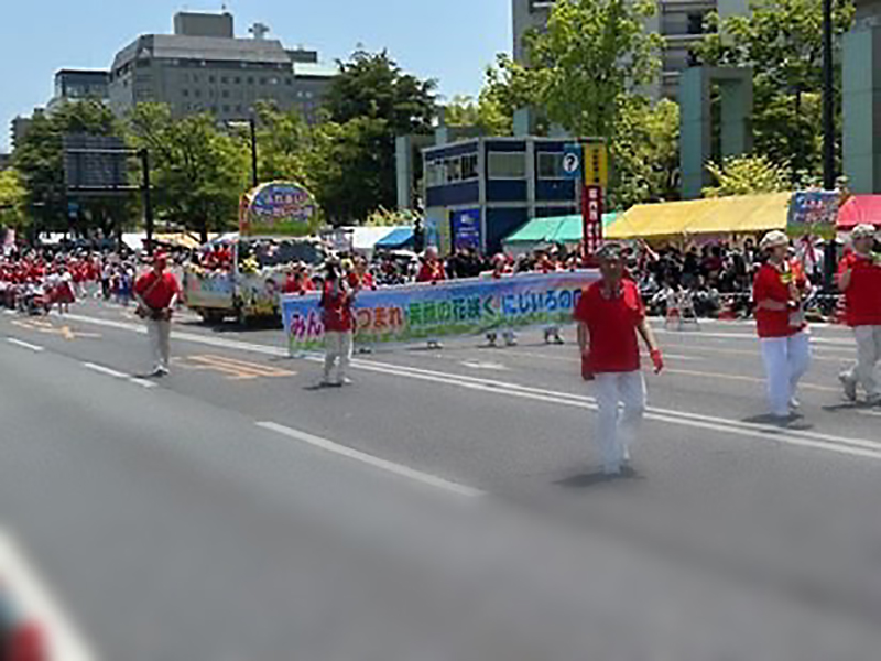 広島市社会福祉協議会提供:ふれあいマーガレット隊のパレード