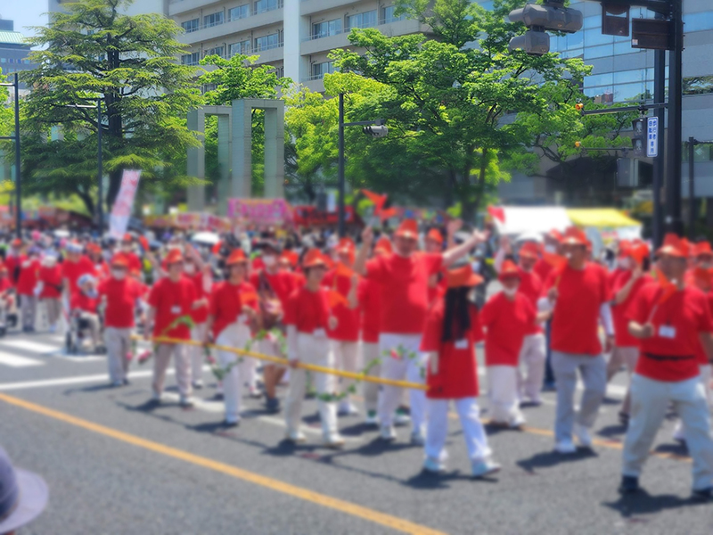 広島市社会福祉協議会提供:ふれあいマーガレット隊のパレード
