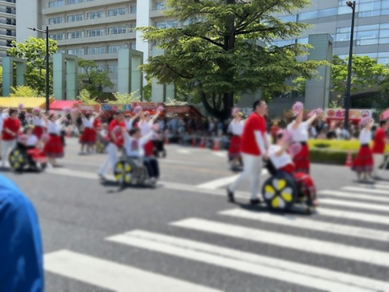 広島市社会福祉協議会提供:車椅子ダンスチームのパレード